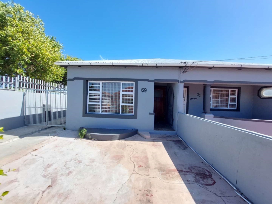 To Let 2 Bedroom Property for Rent in Lansdowne Western Cape